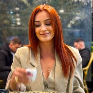 Meet your Posher, Lorena